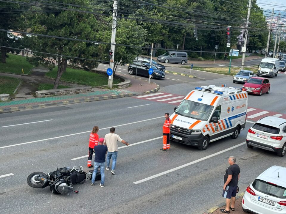Motociclist accidentat în centrul Sucevei de un șofer băut