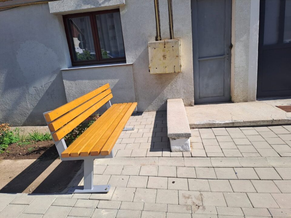 Aproximativ 300 de bănci noi vor fi montate în locul celor scoase din zonele cu lucrări Aproximativ 300 de bănci noi vor fi montate în locul celor scoase din zonele cu lucrări