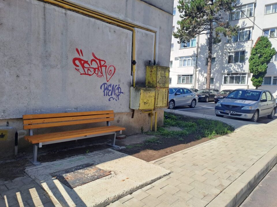 Aproximativ 300 de bănci noi vor fi montate în locul celor scoase din zonele cu lucrări