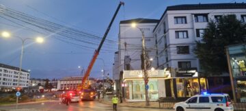 Panoul luminos de lângă sensul giratoriu din centrul Sucevei a fost îndepărtat de primărie