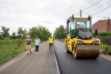 Șoldan: „După 15 ani în care nu a mai văzut asfalt, modernizăm drumul dintre Dolhești și Forăști” Șoldan: „După 15 ani în care nu a mai văzut asfalt, modernizăm drumul dintre Dolhești și Forăști”