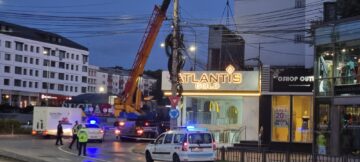 Panoul luminos de lângă sensul giratoriu din centrul Sucevei a fost îndepărtat de primărie