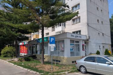 Extinderile în care funcționau spații comerciale, la parterul unui bloc de pe strada Luceafărului nr. 14 (zona Moto Velo) Extinderile în care funcționau spații comerciale, la parterul unui bloc de pe strada Luceafărului nr. 14 (zona Moto Velo)