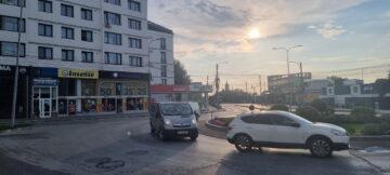 Panoul luminos de lângă sensul giratoriu din centrul Sucevei a fost îndepărtat de primărie