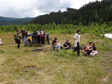 Elevi din Panaci și Dorna Arini au descoperit biodiversitatea Munților Călimani în cadrul evenimentului internațional „Youth at the Top 2026”