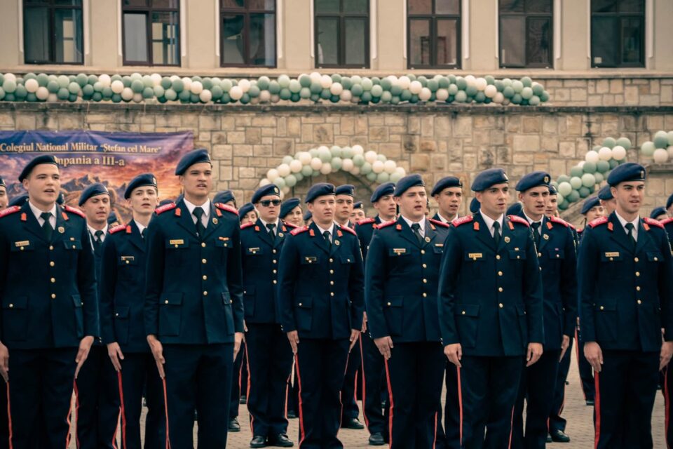 Rezultate remarcabile pentru absolvenții Colegiului Național Militar „Ștefan cel Mare”. 21 de medii de 10 la admiterea în academiile militare
