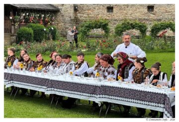 MasterChef România a filmat un episod al emisiunii la Mănăstirea Moldovița pentru a promova bucătăria și tradițiile locale