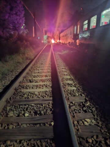 Sucevean aflat în trenul implicat în accidentul cu camionul care a luat foc: „Totul a început cu un strigăt care ne-a înghețat sângele în vene: Fugiți, că explodează!”