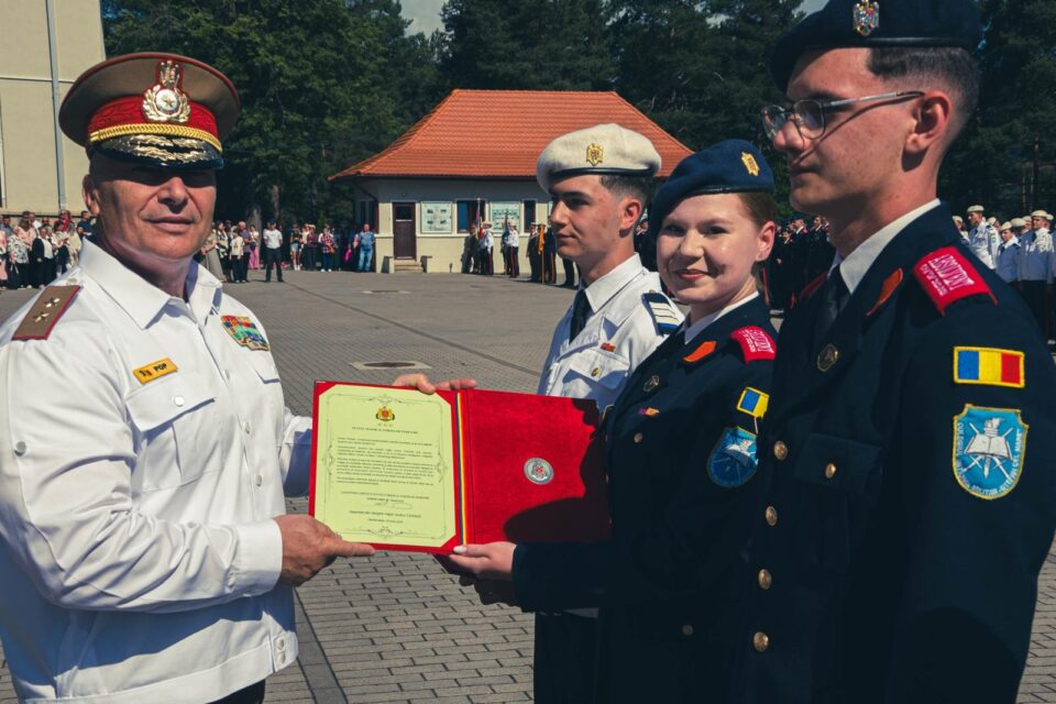 Premiere realizată de Locțiitorul Șefului Statului Major al Forțelor Terestre, domnul general-maior Daniel Pop Premiere realizată de Locțiitorul Șefului Statului Major al Forțelor Terestre, domnul general-maior Daniel Pop