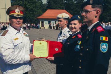 Premiere realizată de Locțiitorul Șefului Statului Major al Forțelor Terestre, domnul general-maior Daniel Pop Premiere realizată de Locțiitorul Șefului Statului Major al Forțelor Terestre, domnul general-maior Daniel Pop