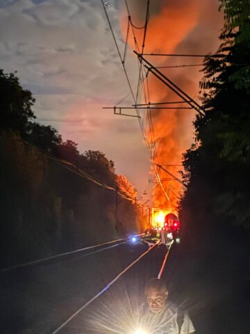Sucevean aflat în trenul implicat în accidentul cu camionul care a luat foc: „Totul a început cu un strigăt care ne-a înghețat sângele în vene: Fugiți, că explodează!”