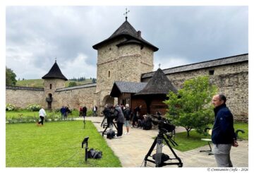 MasterChef România a filmat un episod al emisiunii la Mănăstirea Moldovița pentru a promova bucătăria și tradițiile locale