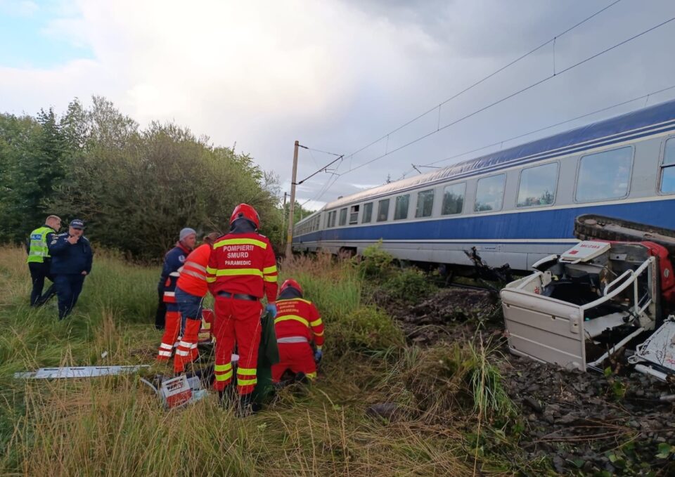 Polițiștii încearcă se deslușească detaliile cheie ale accidentului mortal cu excavatorul lovit în plin de tren, la Pojorâta