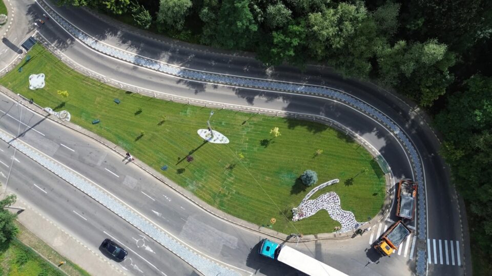 Sensul giratoriu spre cartierul Ițcani din Suceava a fost reabilitat