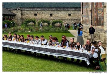 MasterChef România a filmat un episod al emisiunii la Mănăstirea Moldovița pentru a promova bucătăria și tradițiile locale