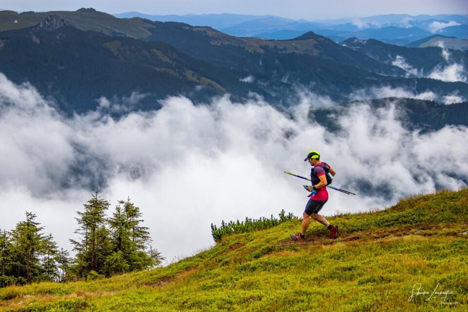 A început cursa de alergare montană Bucovina Ultra Rocks by UTMB A început cursa de alergare montană Bucovina Ultra Rocks by UTMB