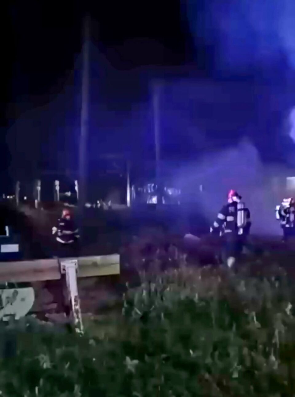 Trenul Suceava – Mangalia, accident cu un camion cu ciment care a luat foc. Călători evacuați din vagoane și întârziere de 243 de minute