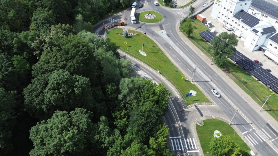 Sensul giratoriu spre cartierul Ițcani din Suceava a fost reabilitat