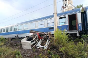 Polițiștii încearcă se deslușească detaliile cheie ale accidentului mortal cu excavatorul lovit în plin de tren, la Pojorâta Polițiștii încearcă se deslușească detaliile cheie ale accidentului mortal cu excavatorul lovit în plin de tren, la Pojorâta