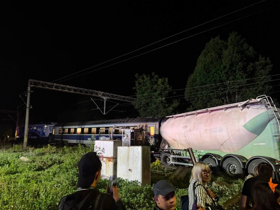 Sucevean aflat în trenul implicat în accidentul cu camionul care a luat foc: „Totul a început cu un strigăt care ne-a înghețat sângele în vene: Fugiți, că explodează!”