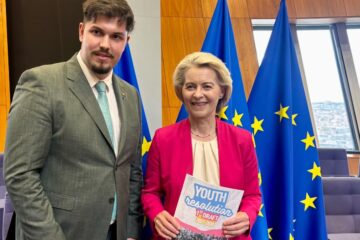 Suceveanul Rafael Barac-Bologa i-a înmânat Ursulei von der Leyen propunerile tinerilor din România