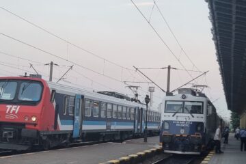 Șeful CFR Călători, reclamat la ministru de un sucevean care a pierdut legătura dintre un tren de stat și unul privat Șeful CFR Călători, reclamat la ministru de un sucevean care a pierdut legătura dintre un tren de stat și unul privat