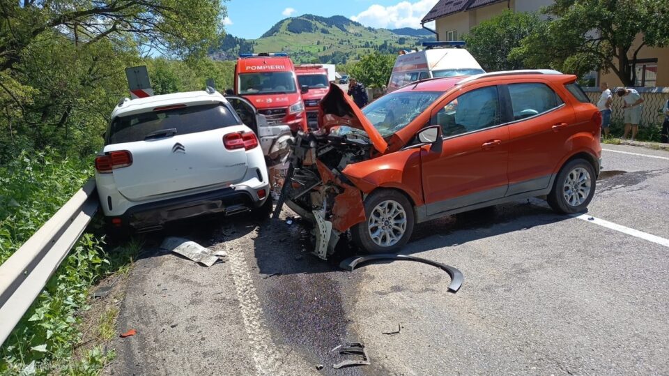 Momente de panică pentru șase oameni, după o pătrundere pe contrasens și un impact violent