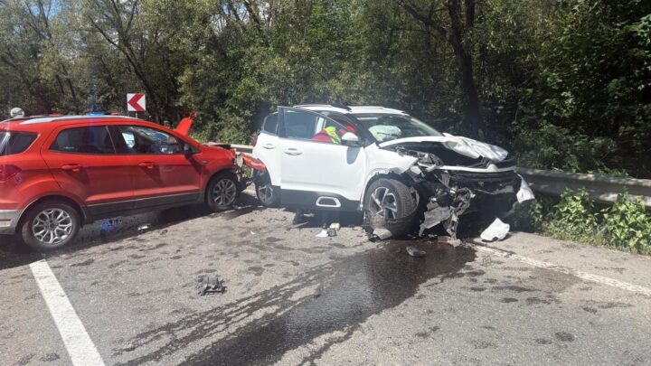 Momente de panică pentru șase oameni, după o pătrundere pe contrasens și un impact violent