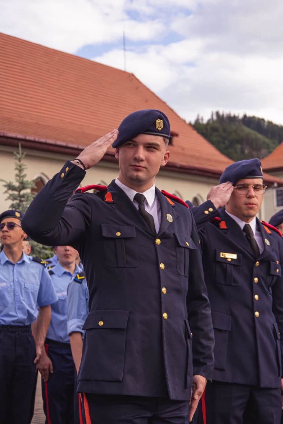 Dragoș Bereș, singurul ștefănist admis la Academia Forțelor Terestre „Nicolae Bălcescu” din Sibiu, specializarea parașutiști Dragoș Bereș, singurul ștefănist admis la Academia Forțelor Terestre „Nicolae Bălcescu” din Sibiu, specializarea parașutiști