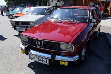 Eveniment 130 de ani de automobilism la Fălticeni, sărbătoriți printr-o paradă impresionantă de vehicule istorice