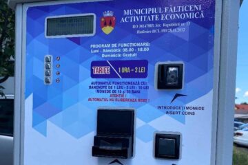 Sistemul de parcări cu plată se extinde în Fălticeni. Alte trei parcometre au devenit funcționale în zona centrală