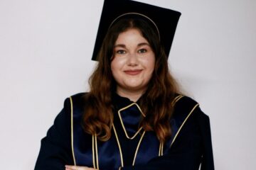 Adelina Mihalache, șefa de promoție 2026 a Facultății de Inginerie Mecanică, Autovehicule și Robotică (FIMAR), USV Suceava: „Locul de unde pleci nu îți dictează destinația” Adelina Mihalache, șefa de promoție 2026 a Facultății de Inginerie Mecanică, Autovehicule și Robotică (FIMAR), USV Suceava: „Locul de unde pleci nu îți dictează destinația”