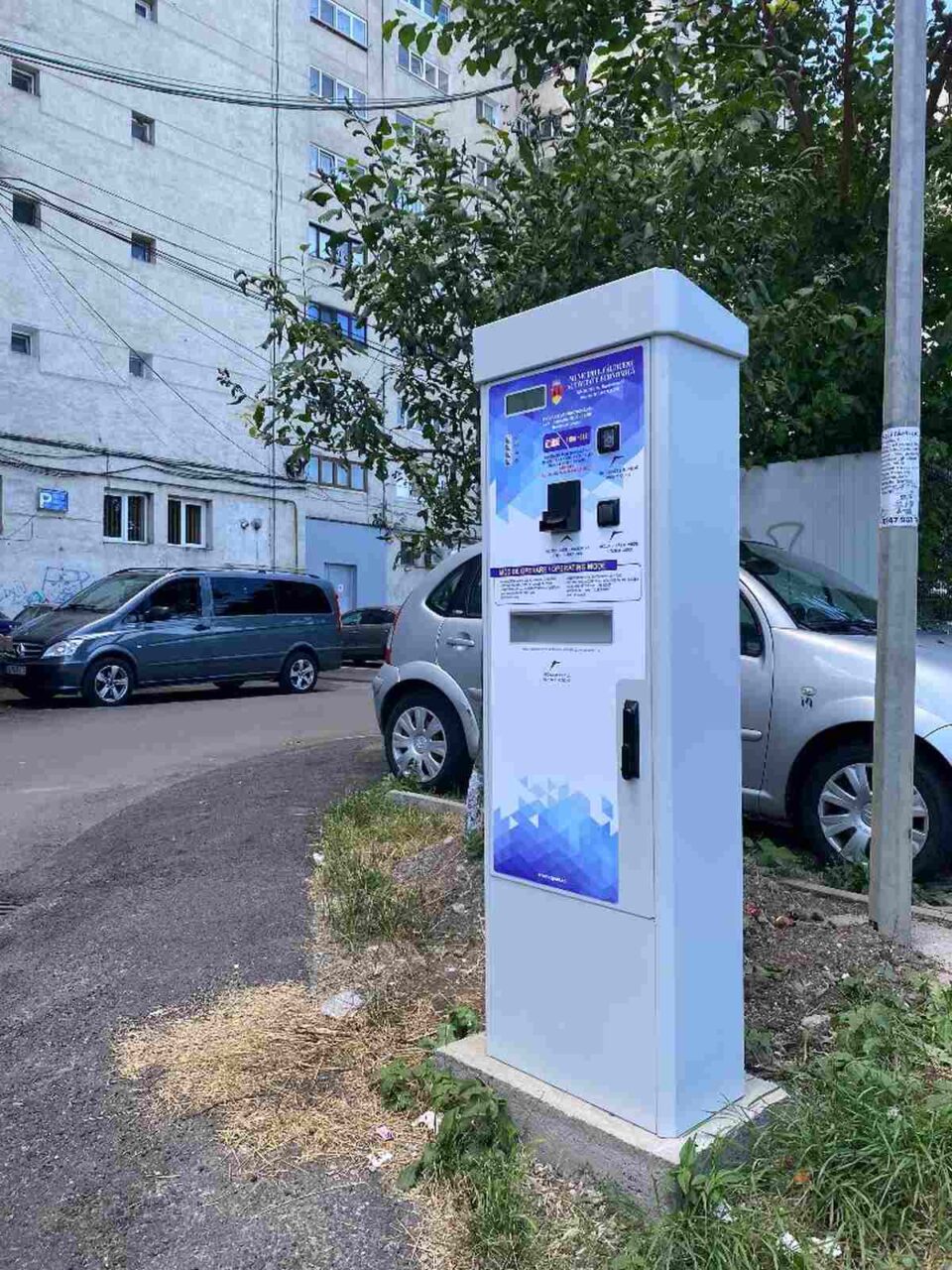 Sistemul de parcări cu plată se extinde în Fălticeni. Alte trei parcometre au devenit funcționale în zona centrală