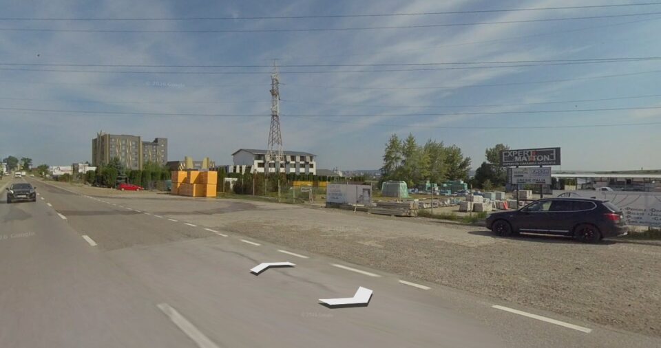 Intrare dinspre Fălticeni, zona Brown Cafe