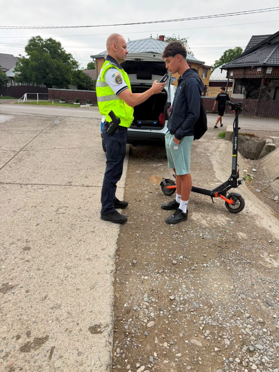 Polițiștii au sancționat câteva sute de bicicliști și tineri pe trotinete electrice, majoritar cu avertismente