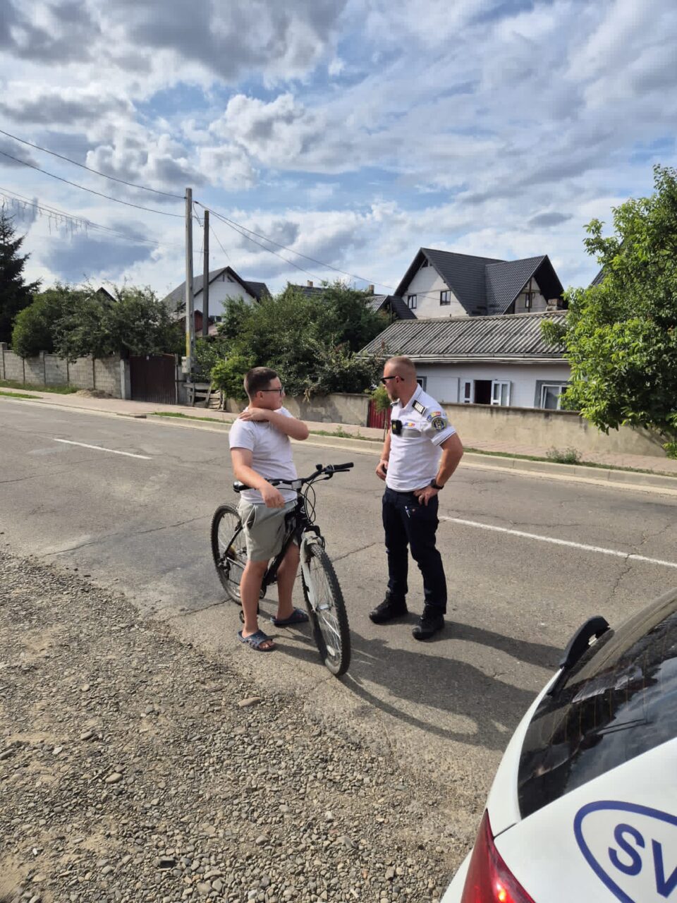 Polițiștii au sancționat câteva sute de bicicliști și tineri pe trotinete electrice, majoritar cu avertismente