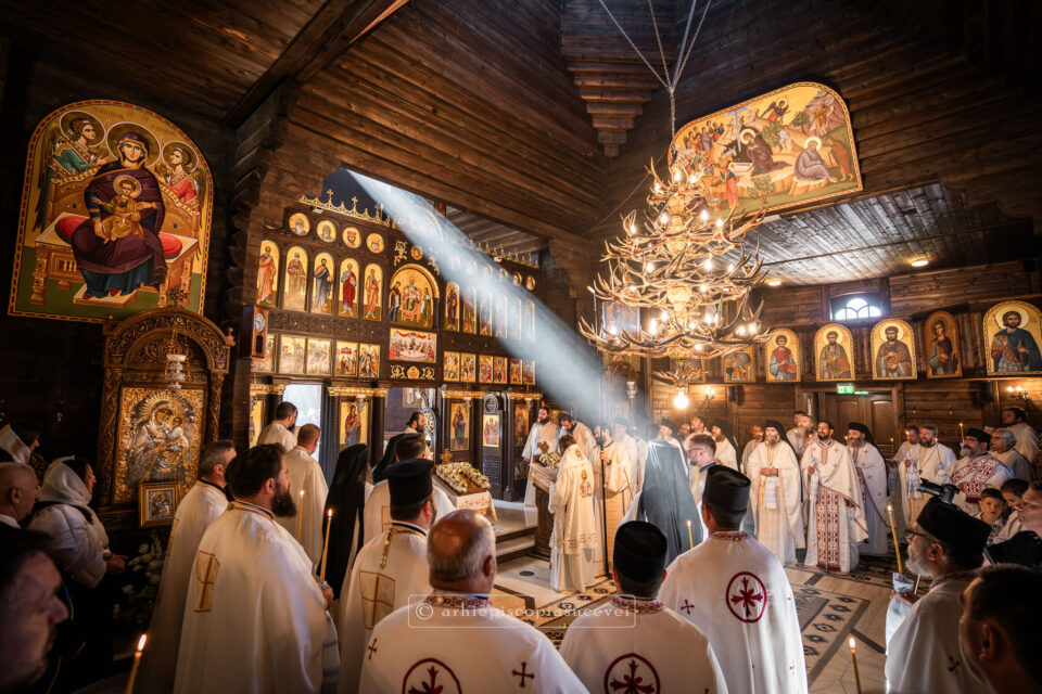 Revărsare de lumină și har în Parohia Laura – Vicovu de Sus. Biserica „Sfântul Gheorghe” a primit veșmântul resfințirii