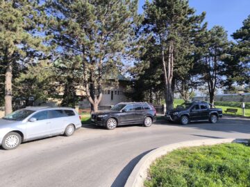 Stații de autobuz modernizate de firme pe banii lor, la schimb cu reclamă pentru 5 ani