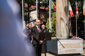 Ziua Imnului Național a fost marcată la Suceava printr-o ceremonie militară și mesaje ale autorităților despre unitate, patriotism și responsabilitate