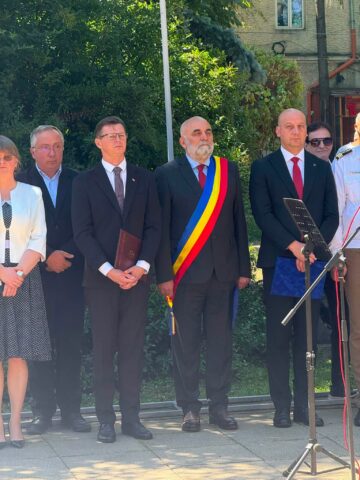 Ziua Imnului Național a fost marcată la Suceava printr-o ceremonie militară și mesaje ale autorităților despre unitate, patriotism și responsabilitate