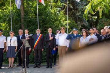 Ziua Imnului Național a fost marcată la Suceava printr-o ceremonie militară și mesaje ale autorităților despre unitate, patriotism și responsabilitate