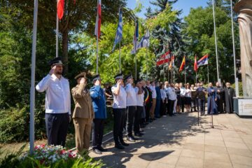 Ziua Imnului Național a fost marcată la Suceava printr-o ceremonie militară și mesaje ale autorităților despre unitate, patriotism și responsabilitate