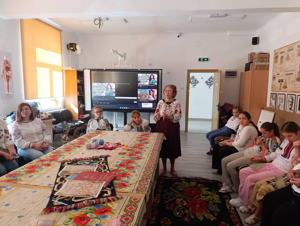 Școala de Vară „Povestea mea în limba maternă” reunește la Bălcăuți elevi din România și Ucraina