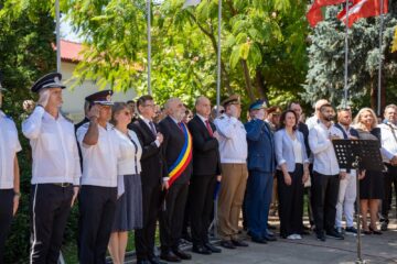 Ziua Imnului Național a fost marcată la Suceava printr-o ceremonie militară și mesaje ale autorităților despre unitate, patriotism și responsabilitate