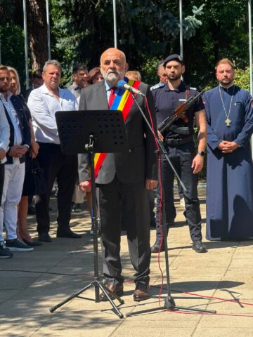 Ziua Imnului Național a fost marcată la Suceava printr-o ceremonie militară și mesaje ale autorităților despre unitate, patriotism și responsabilitate