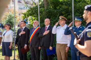 Ziua Imnului Național a fost marcată la Suceava printr-o ceremonie militară și mesaje ale autorităților despre unitate, patriotism și responsabilitate