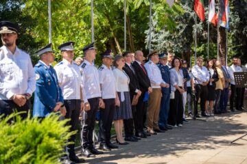Ziua Imnului Național a fost marcată la Suceava printr-o ceremonie militară și mesaje ale autorităților despre unitate, patriotism și responsabilitate