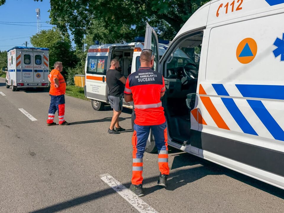 Salvat de medici, după ce a făcut stop cardiac în curte Salvat de medici, după ce a făcut stop cardiac în curte